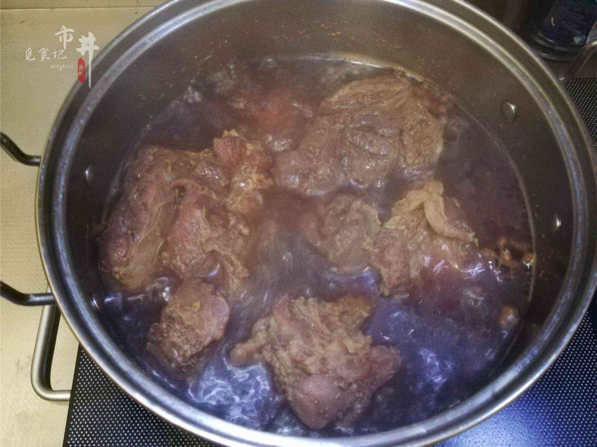 煮牛肉放什么调料好吃（妈妈最拿手的卤牛肉，只用4种调味料，超简单，味道不比饭店差）(图6)