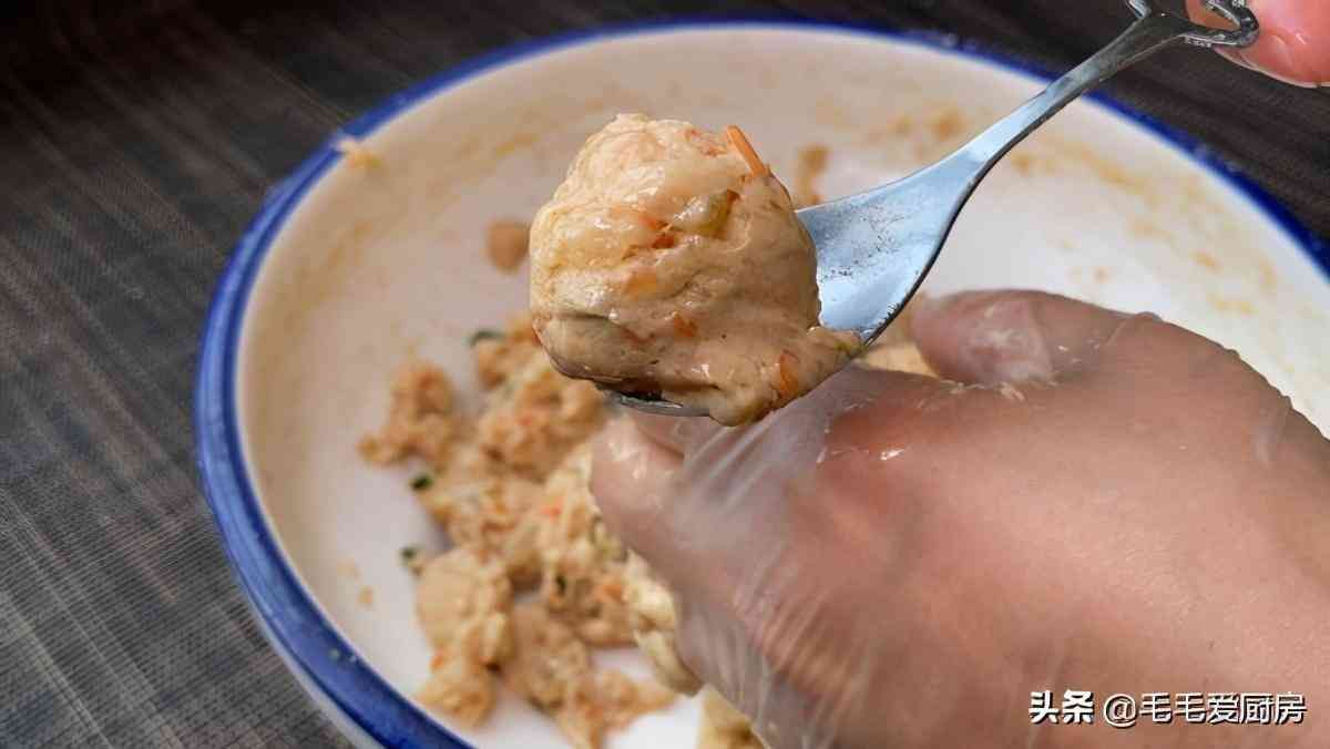 肉丸的制作方法和配方（肉丸子好吃有诀窍，教你饭店不外传的配方，鲜嫩爽滑有嚼劲，真香）(图6)