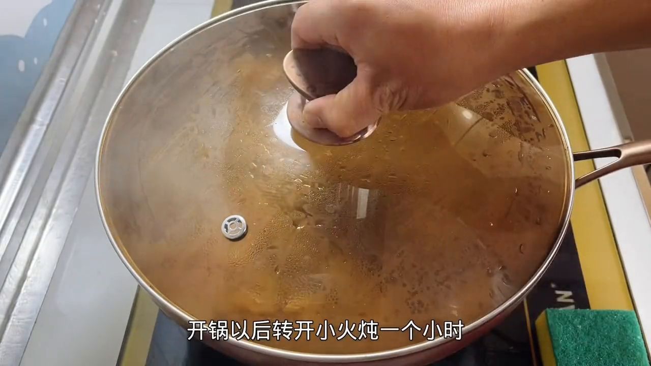 怎么炖羊排骨好吃（炖羊肉羊排的时候，记住4放3不放诀窍，做出来汤浓肉香，...）(图4)